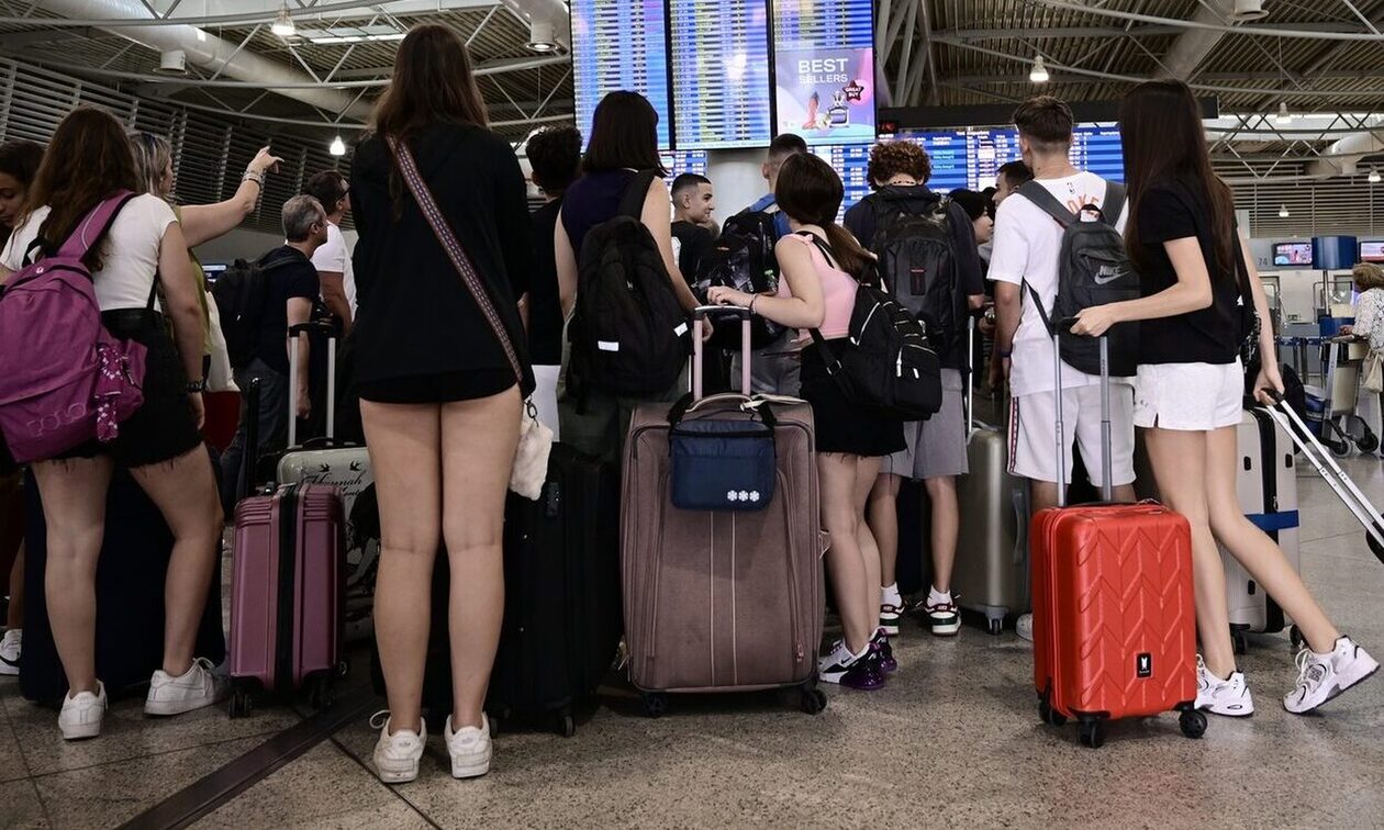 Η ακρίβεια «κόβει» και τα ταξίδια