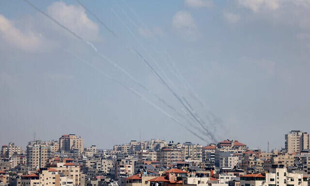 Πόλεμος στο Ισραήλ: Συνεχής ρίψη ρουκετών από τη Χαμάς – Καταστράφηκε δρόμος στο Ρέχοβοτ