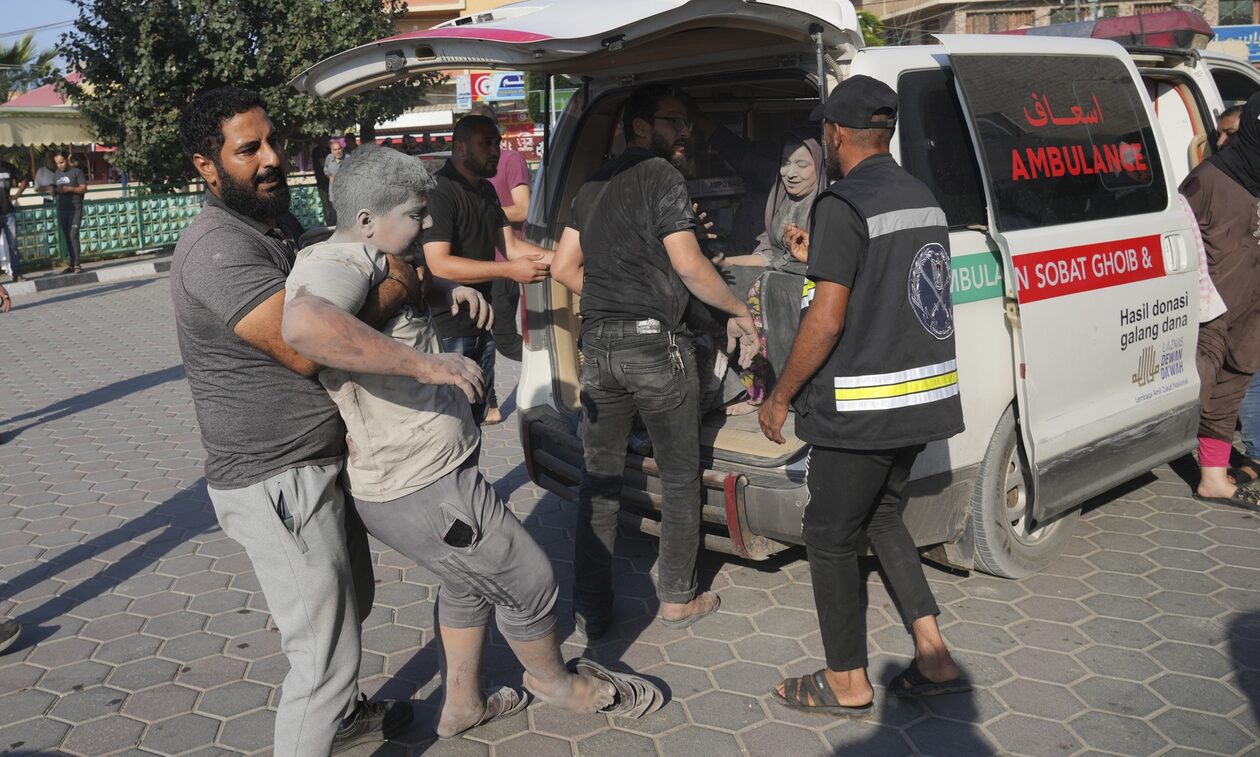 Πόλεμος στο Ισραήλ: Σοκαριστικό βίντεο μέσα στο ματωμένο σπίτι οικογένειας στο κιμπούτς Κφαρ Αζά