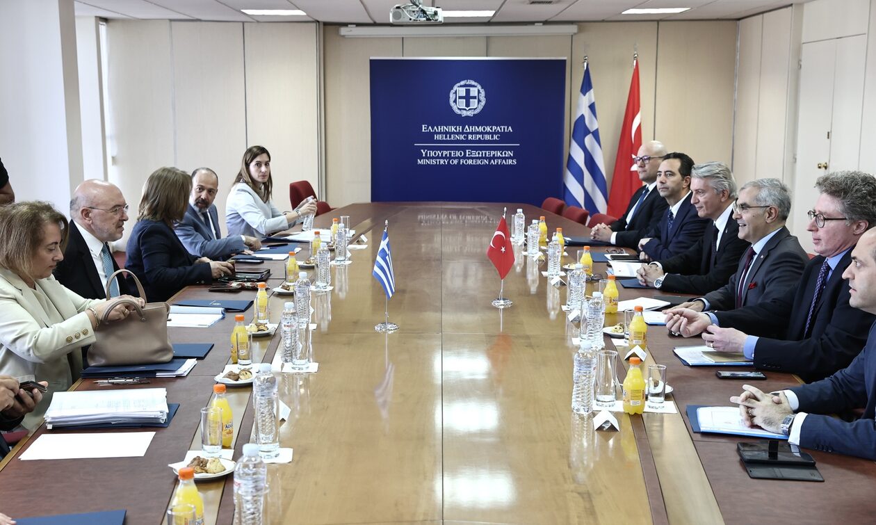 Ελληνοτουρκικά: Σε καλό κλίμα η συνάντηση Φραγκογιάννη – Ακτσαπάρ