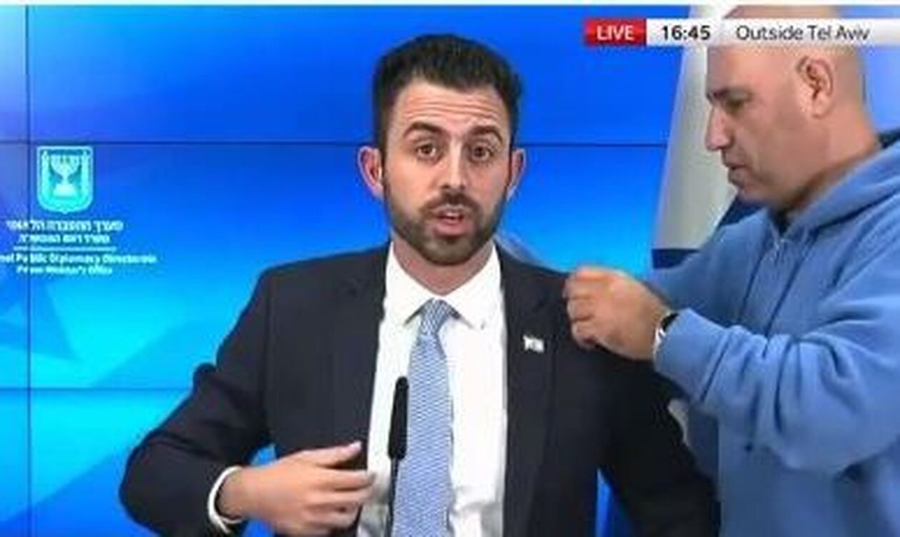 Ισραήλ: Κυβερνητικός αξιωματούχος εγκαταλείπει τη live σύνδεση με το Sky News όταν ήχησαν σειρήνες