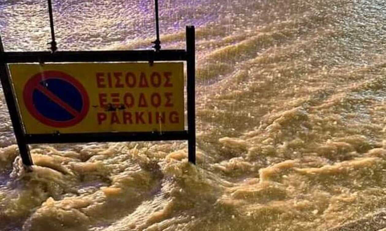 Πάτρα: Δρόμοι ποτάμια από την καταρρακτώδη βροχή – Πλημμύρισαv σπίτια και μαζγαζιά