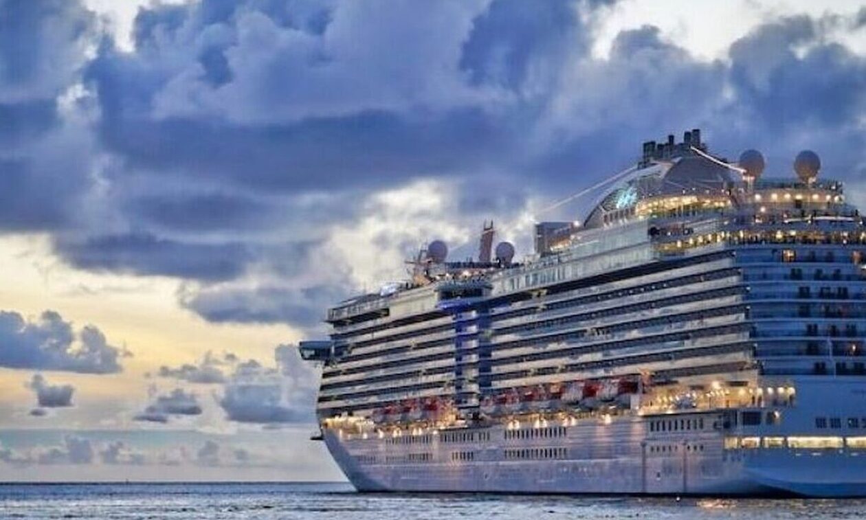 Πειραιάς: Περιπέτεια για 985 επιβαίνοντες σε κρουαζιερόπλοιο – Βλάβη στη μηχανή