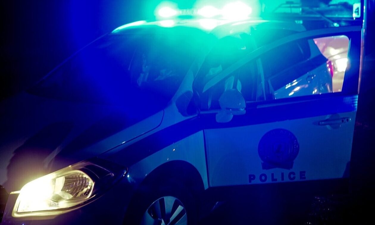 ΕΛΑΣ: Προσαγωγή αστυνομικού στο κέντρο της Αθήνας, έπειτα από έλεγψο σε αυτοκίνητο