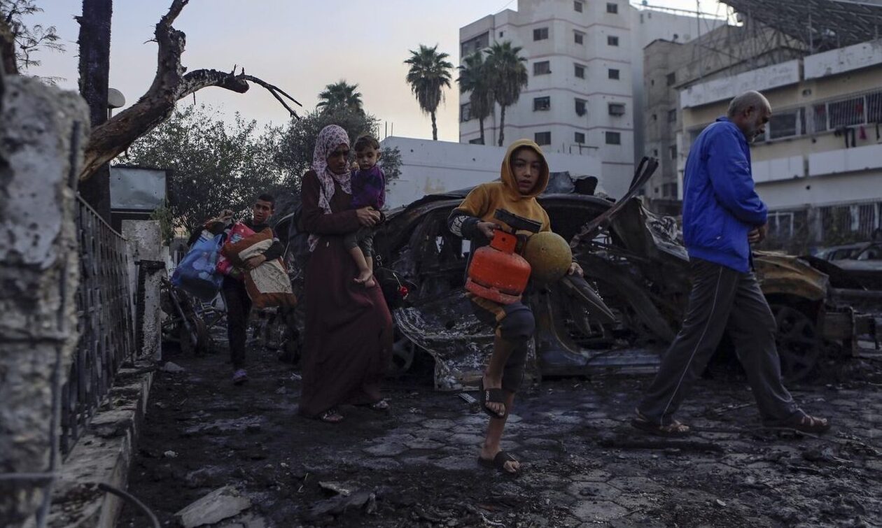 «Παντού έχει αίμα, στα σχολεία, στους δρόμους» – Συγκλονιστική μαρτυρία γιατρού στη Γάζα μιλάει