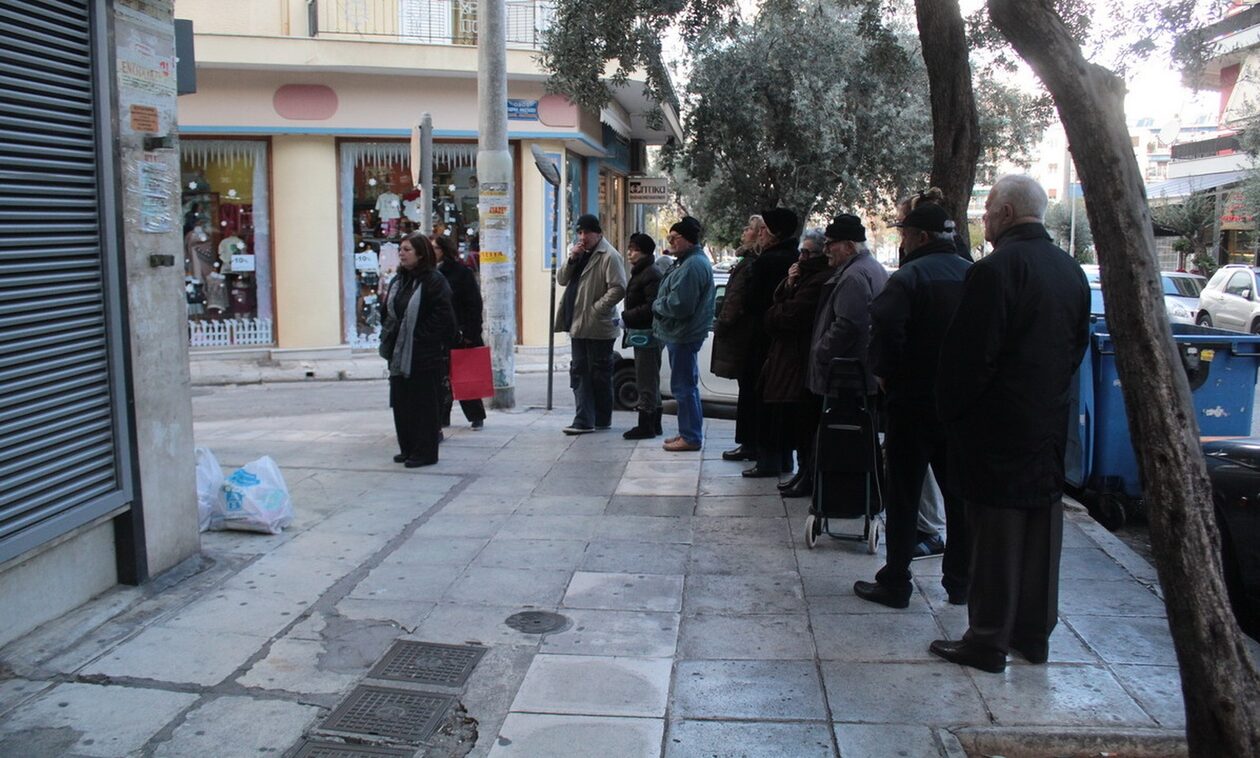 Επιδόματα: Με προπληρωμένη κάρτα και φραγές