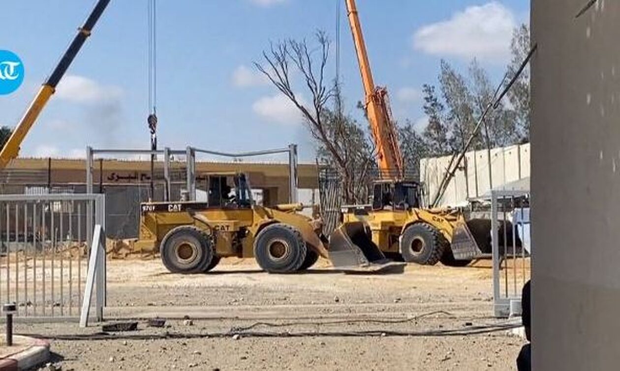 Πόλεμος στο Ισραήλ: Μπουλντόζες και γεράνοι στη Ράφα για να περάσει η ανθρωπιστική βοήθεια στη Γάζα