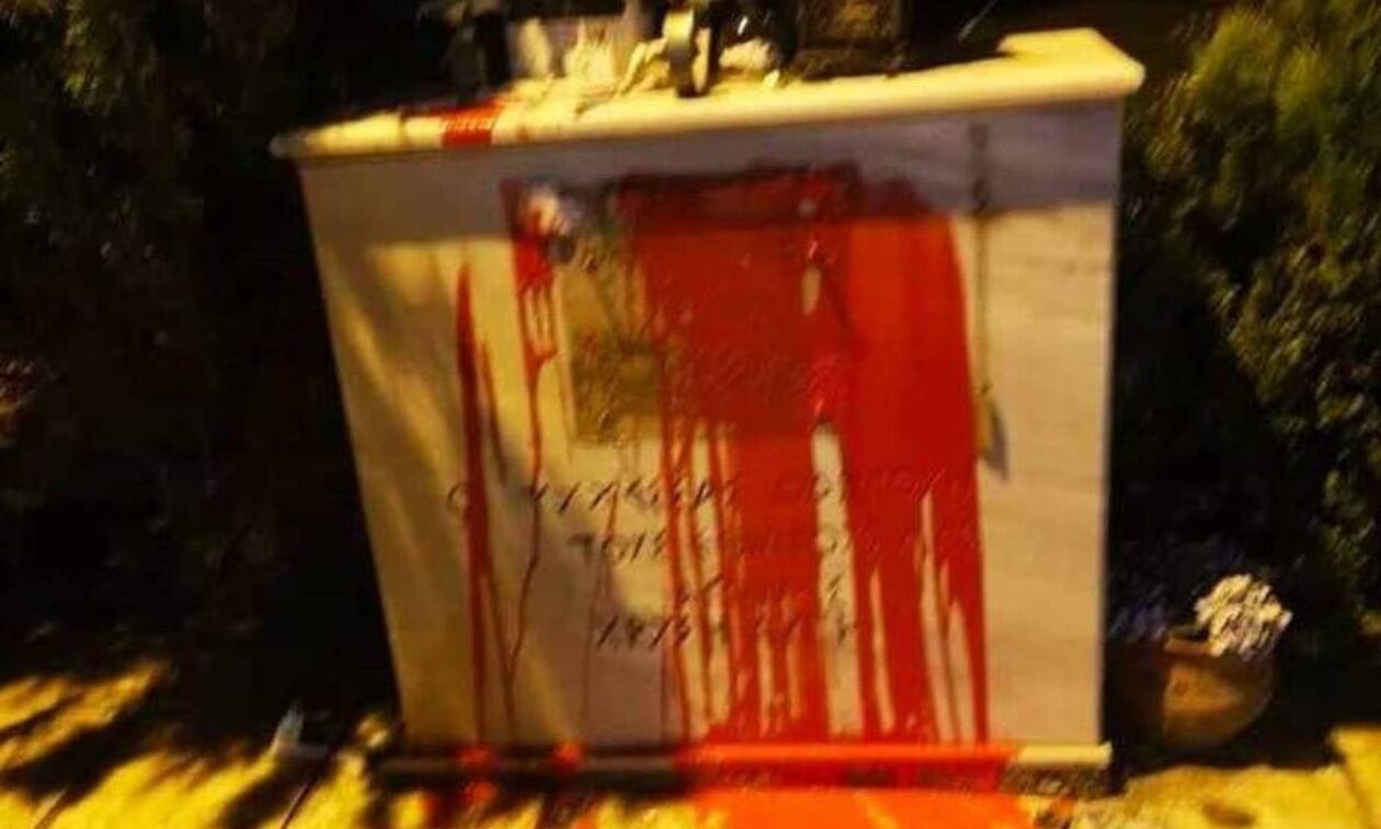 Βεβήλωσαν το μνημείο για τους δολοφονηθέντες στο Νέο Ηράκλειο