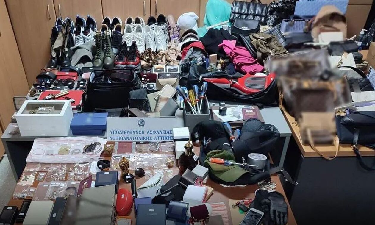 Συμμορία διαρρηκτών «ρήμαξε» τα νότια προάστια – Παραβίαζαν με κατσαβίδι τις μπαλκονόπορτες