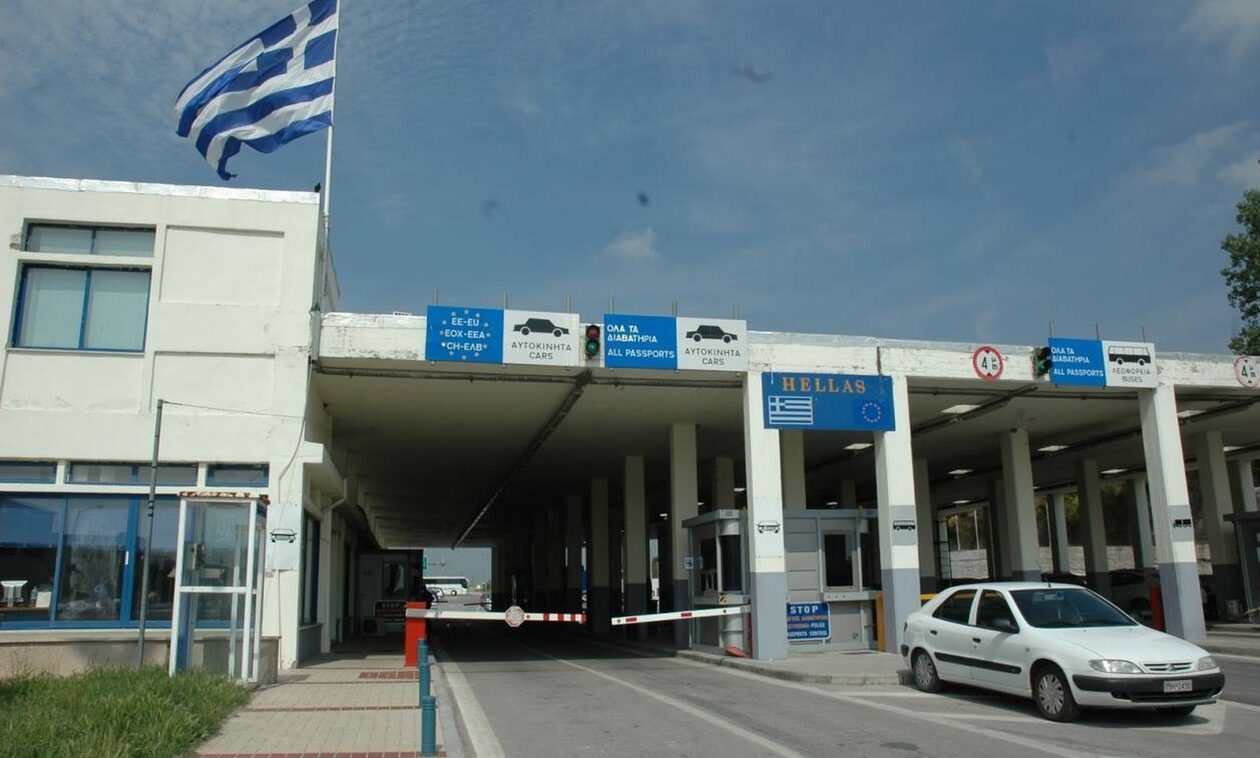 Έβρος: Σύλληψη διακινητή που μετέφερε σε φορτηγό παράνομους μετανάστες