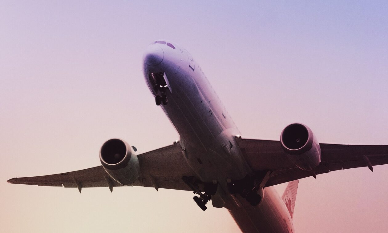 ΗΠΑ: Χαμός σε πτήση της Alaska Airlines – Επιβάτης επιχείρησε να απενεργοποιήσει τους κινητήρες