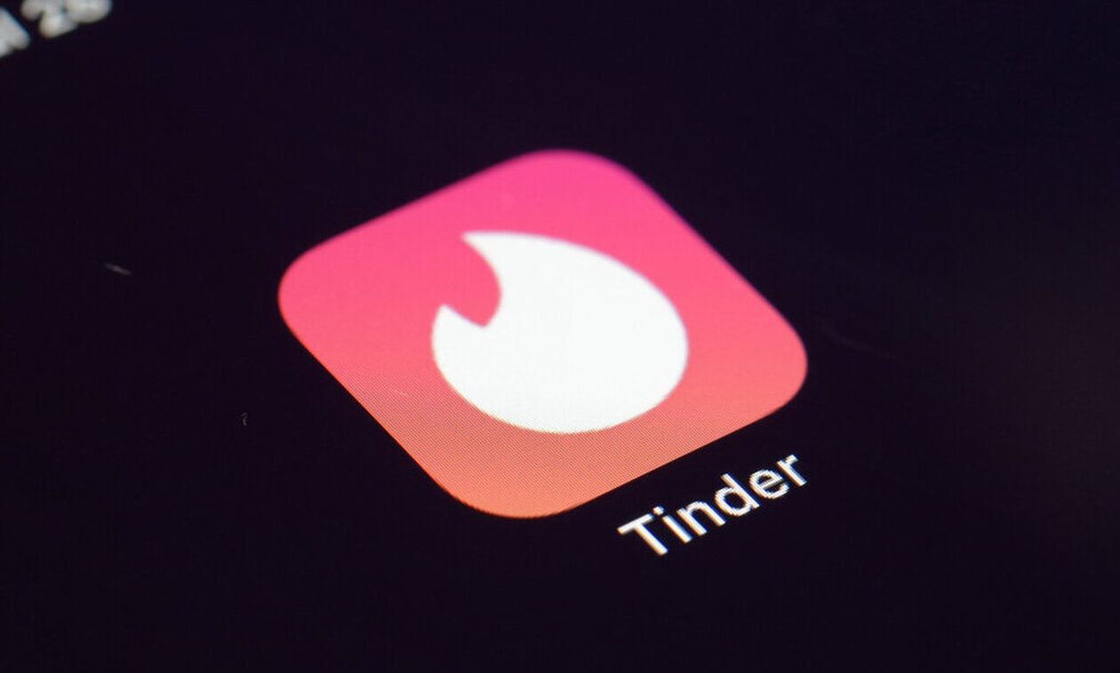 Tinder: Φίλοι και οικογένεια προτείνουν πιθανούς συντρόφους – Η νέα λειτουργία που διχάζει