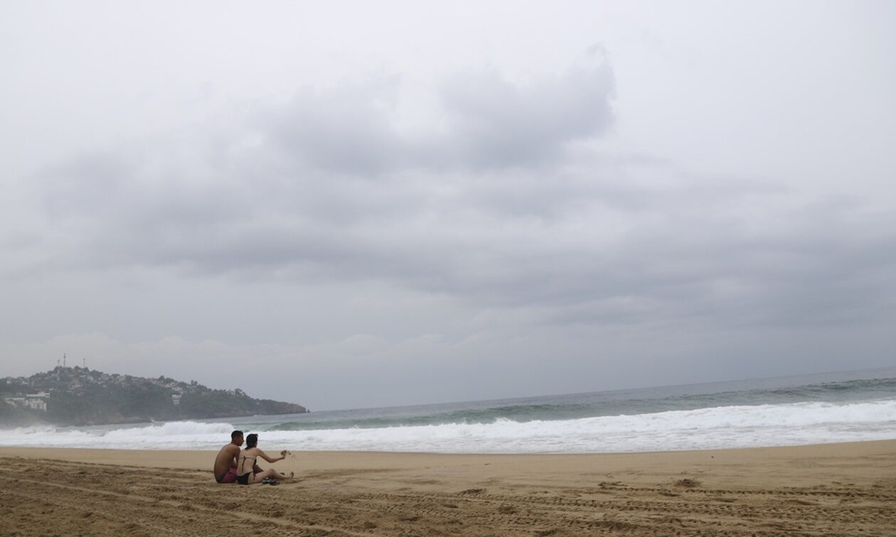 Συναγερμός στο Μεξικό: Έτοιμάζεται για τον καταστροφικό τυφώνα «Ότις» – Σε καταφύγια οι κάτοικοι