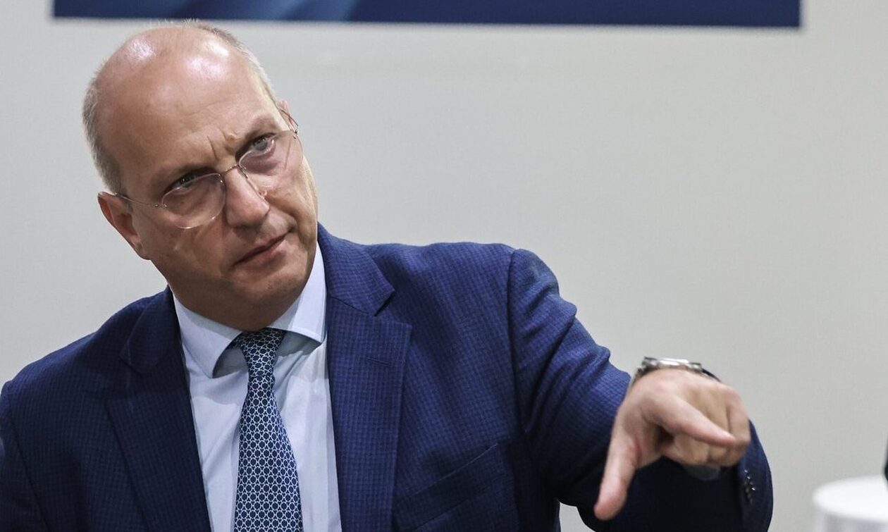 Ανυπόστατες οι φήμες για αποχώρηση Οικονόμου από το υπουργείο Πολιτικής Προστασίας