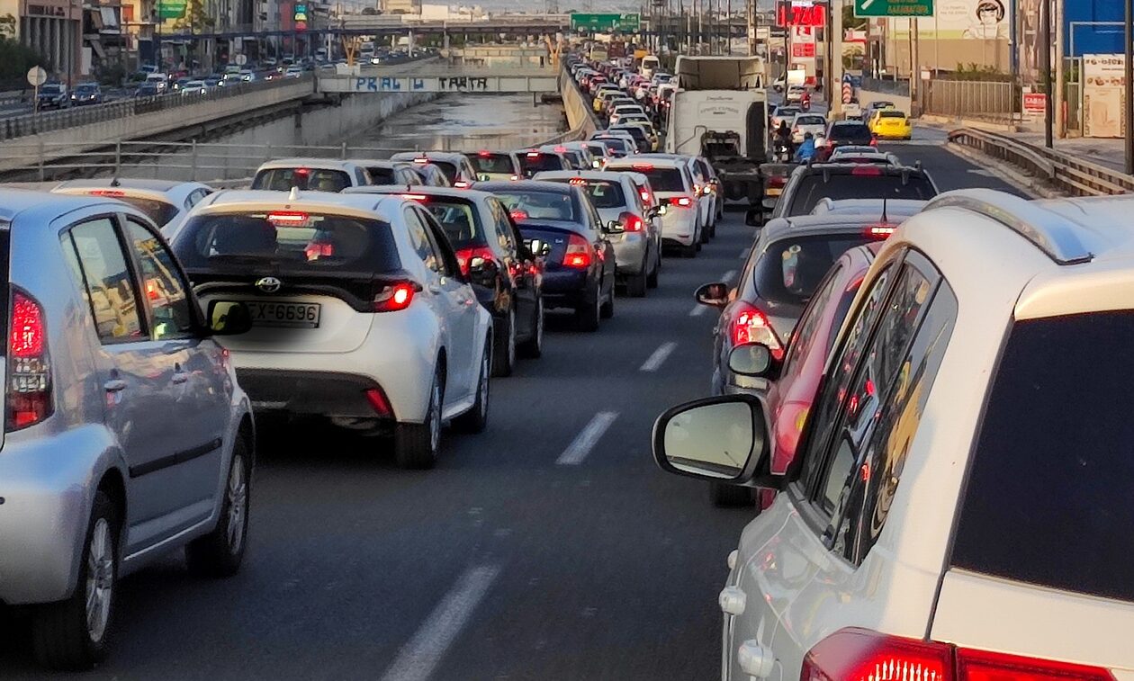 Κίνηση τώρα: «Φρακαρισμένος» και σήμερα ο Κηφισός – Καθυστερήσεις και στην Αττική Οδό