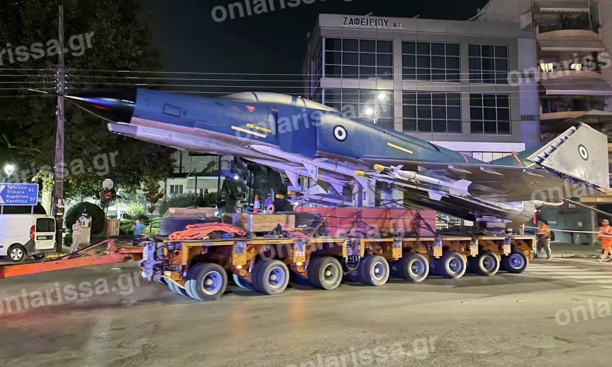 Λάρισα: Ένα επιβλητικό μαχητικό αεροσκάφος διασχίζει τους δρόμους της πόλης (pics & vid)