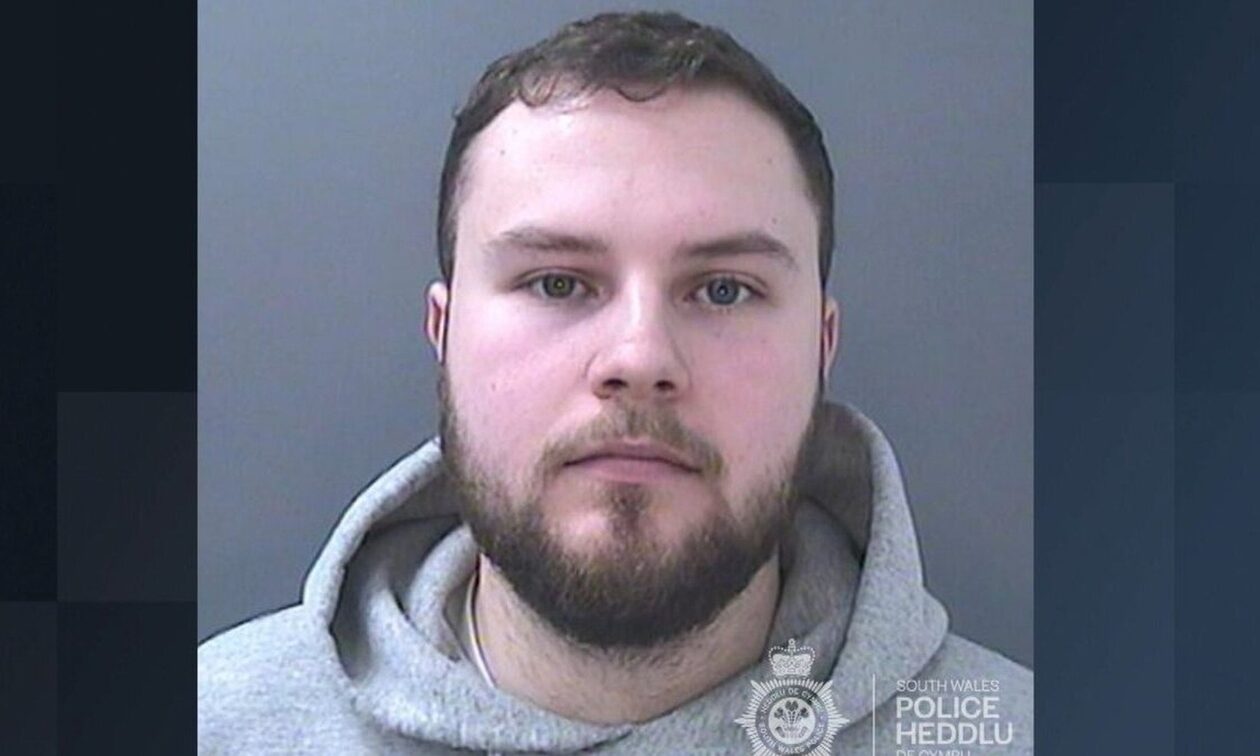 Ισόβια κάθειρξη σε Βρετανό αστυνομικό – Εκβίαζε ανήλικα κορίτσια να του στέλνουν άσεμνες φωτογραφίες