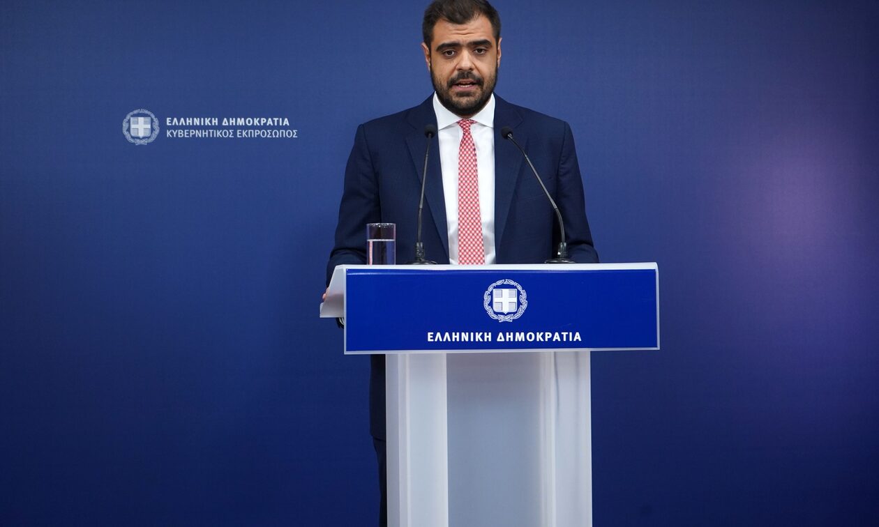 Live η ενημέρωση του κυβερνητικού εκπροσώπου