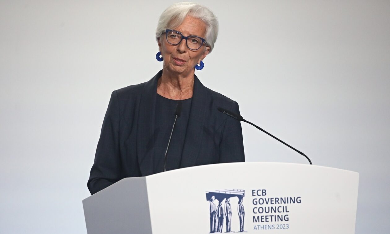 Εύσημα Λαγκάρντ για την πορεία της ελληνικής οικονομίας – «Παράθυρο» για νέες αυξήσεις στα επιτόκια