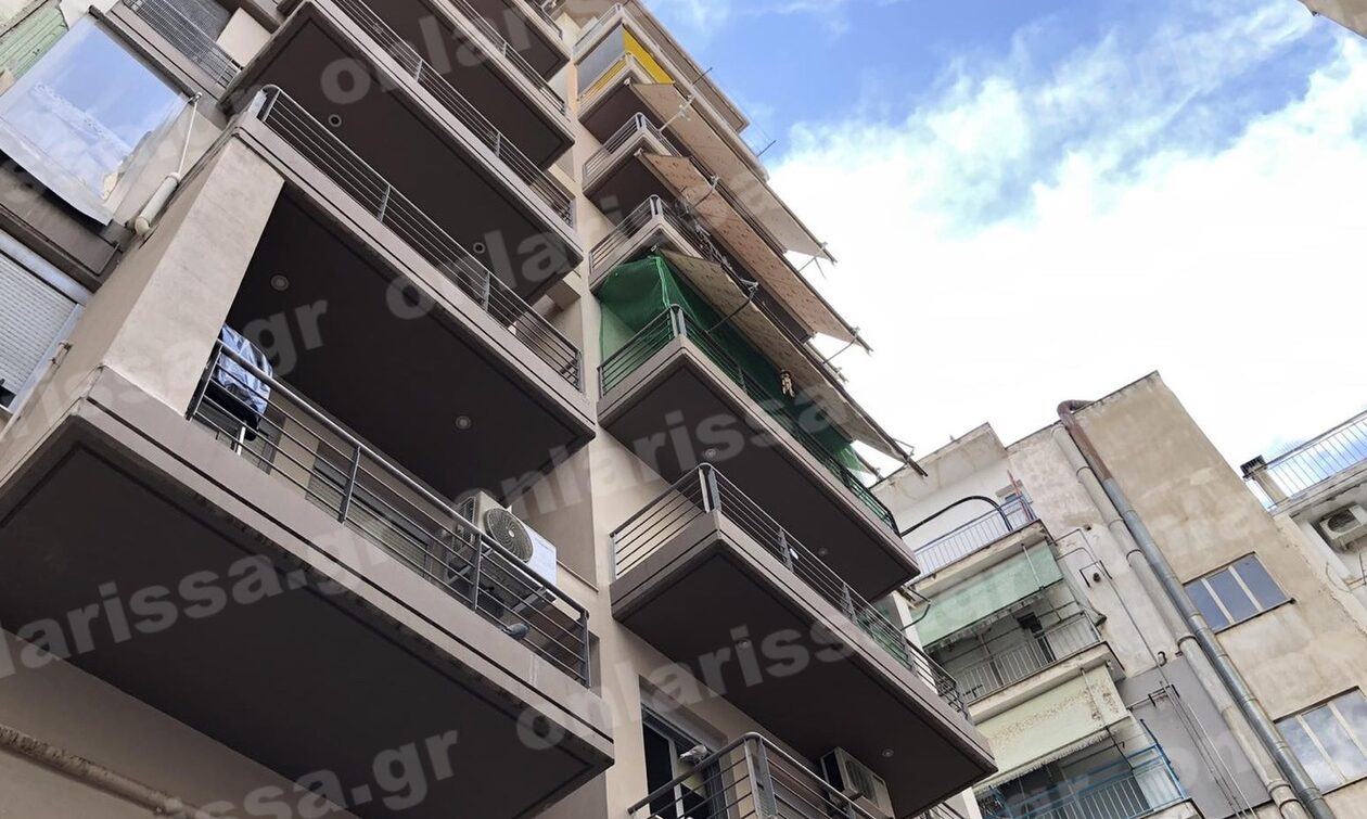 Λάρισα: Γυναίκα έπεσε στο κενό από τον τρίτο όροφο – Φωτογραφίες από το σημείο του ατυχήματος