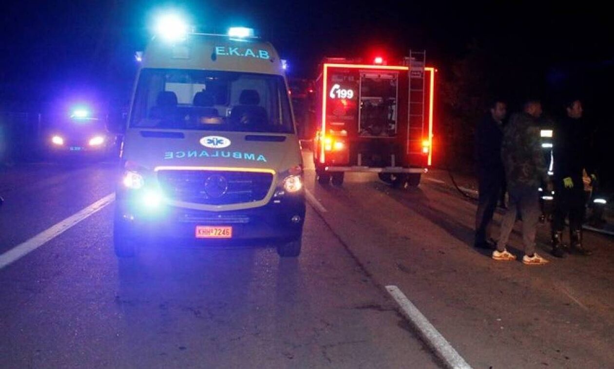 Αττική: Τροχαίο τα ξημερώματα στο Παγκράτι – Εγκλωβίστηκε επιβάτης στις λαμαρίνες