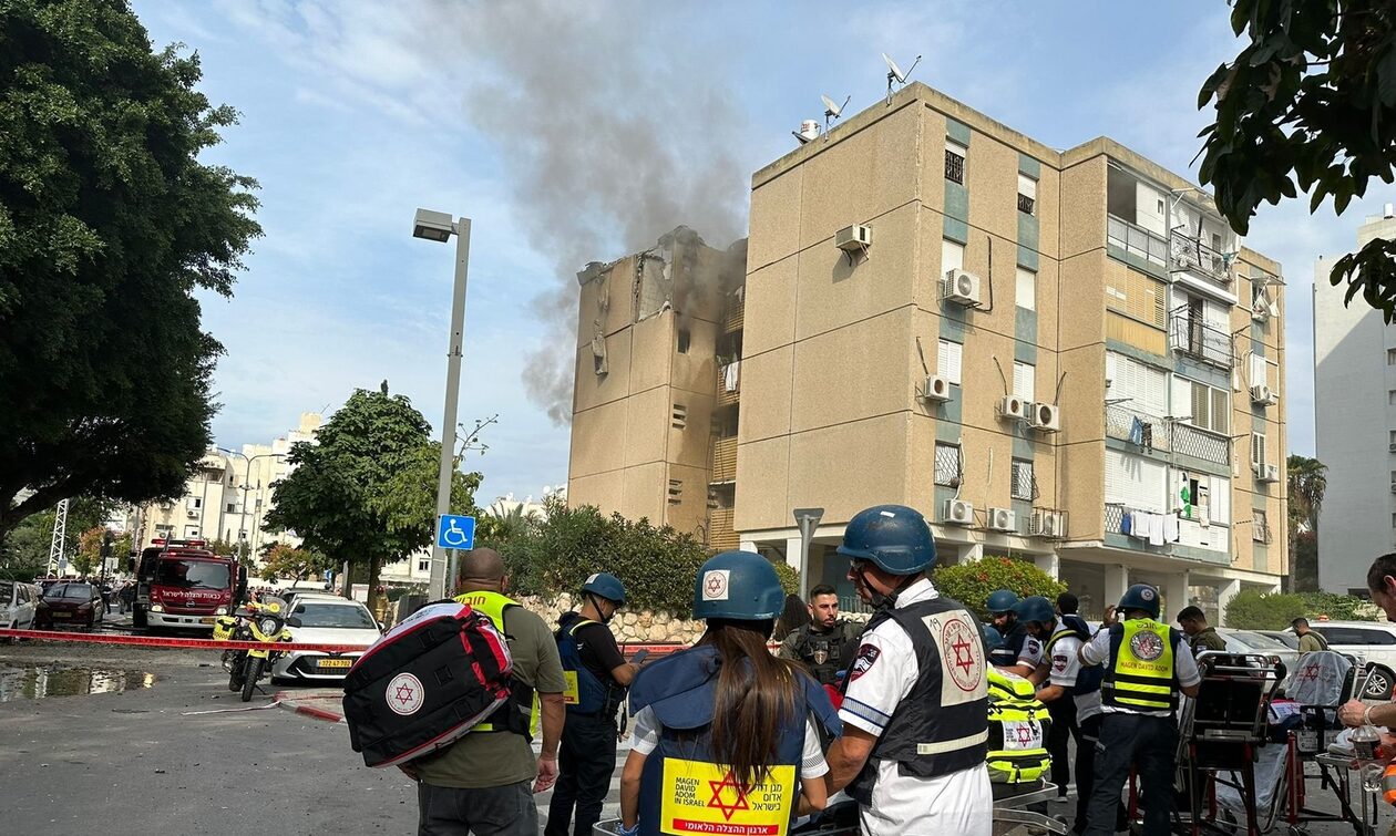 Πόλεμος Ισραήλ: Επίθεση με ρουκέτα σε κτήριο στο Τελ Αβίβ – Τρεις τραυματίες