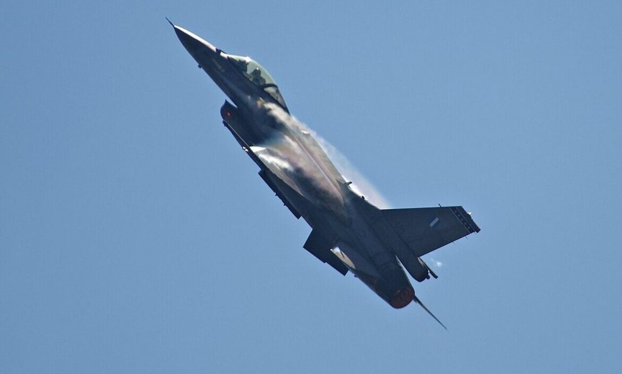 28η Οκτωβρίου: Το μήνυμα του πιλότου της ομάδας «Ζευς»