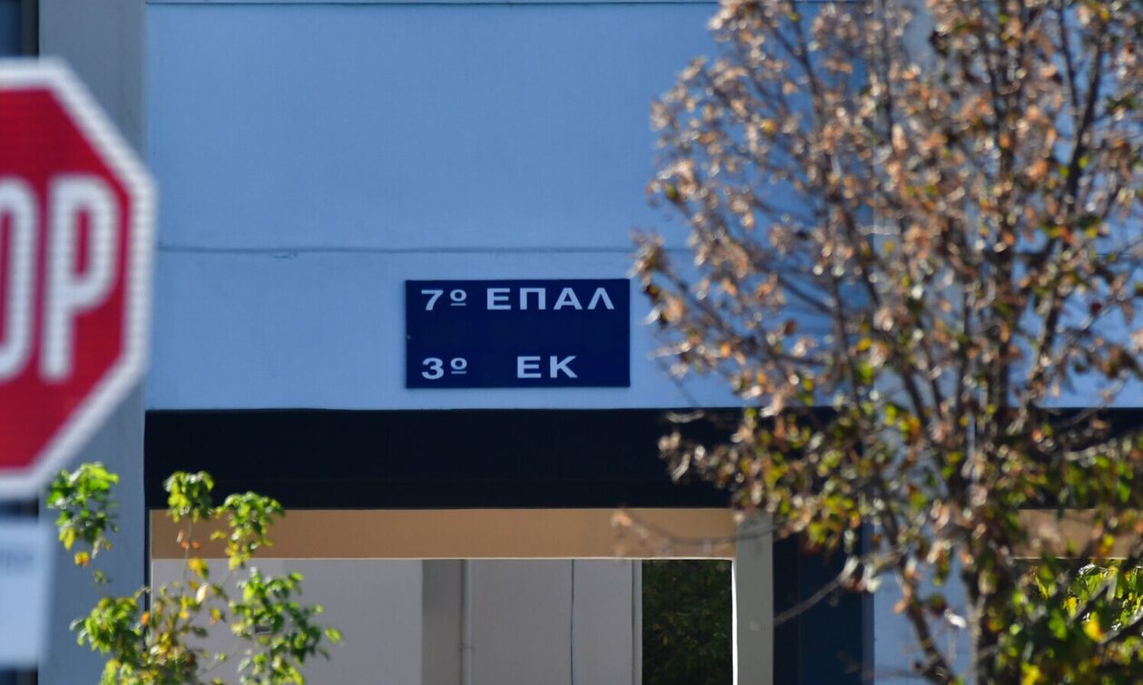 Λάρισα: Τηλεφώνημα για βόμβα στο 7ο ΕΠΑΛ – Αναστάτωση στο προαύλιο του σχολείου (vid)