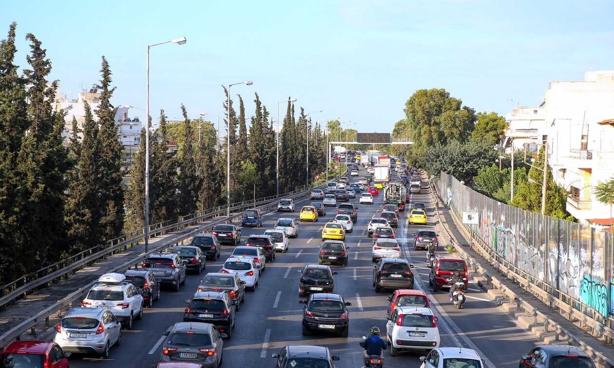 Κίνηση: Στο κόκκινο πολλοί δρόμοι στην Αττική – Δείτε τον χάρτη