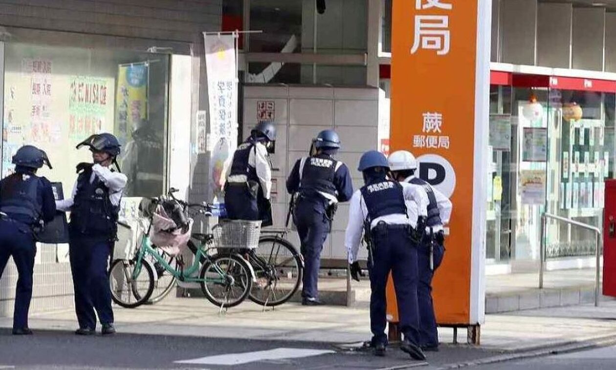Ιαπωνία: Άνδρας ταμπουρώθηκε σε ταχυδρομείο και κρατά τουλάχιστον έναν όμηρο