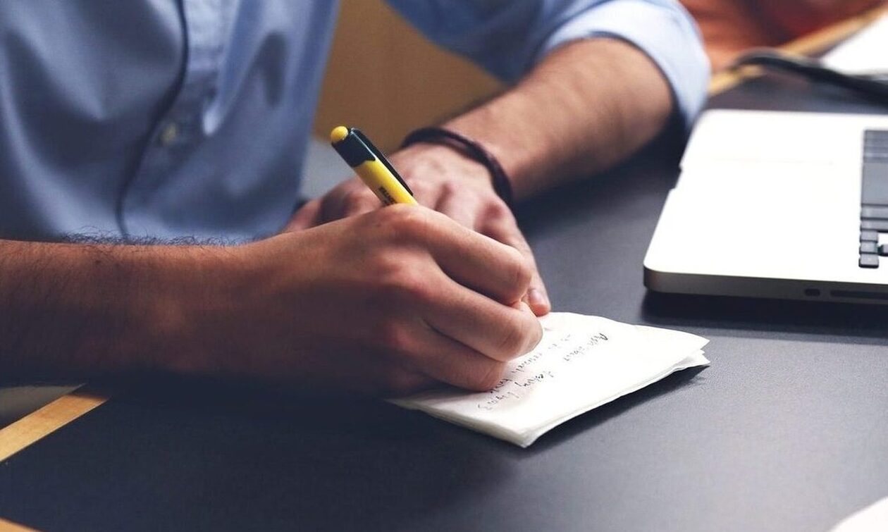 Με προπληρωμένη κάρτα η καταβολή των επιδομάτων – Ποια εξαιρούνται