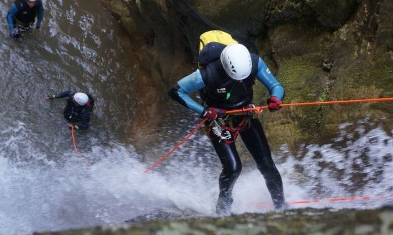 Ζευγάρι Ελβετών χάθηκε στο φαράγγι του Γοργοποτάμου – Σε εξέλιξη επιχείρηση της ΕΜΑΚ