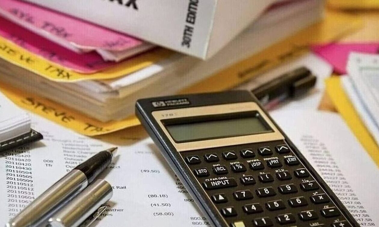 Ελεύθεροι επαγγελματίες: Νέο σύστημα φορολόγησης – Πόσα θα πληρώνουν τα «μπλοκάκια»