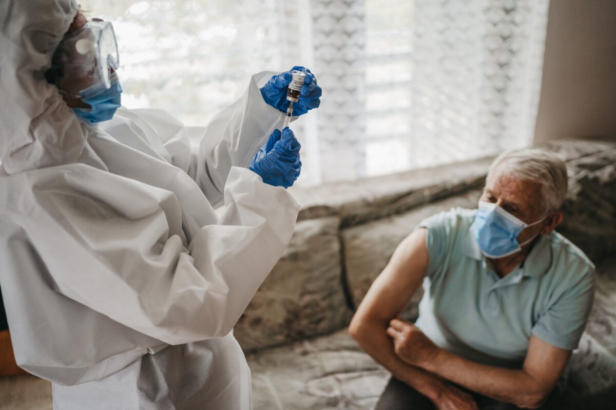 ΠΙΣ: Σημαντικός ο έγκαιρος αντιγριπικός εμβολιασμός- “Χαμηλά” ο εμβολιασμός έναντι του SARS-CoV-2