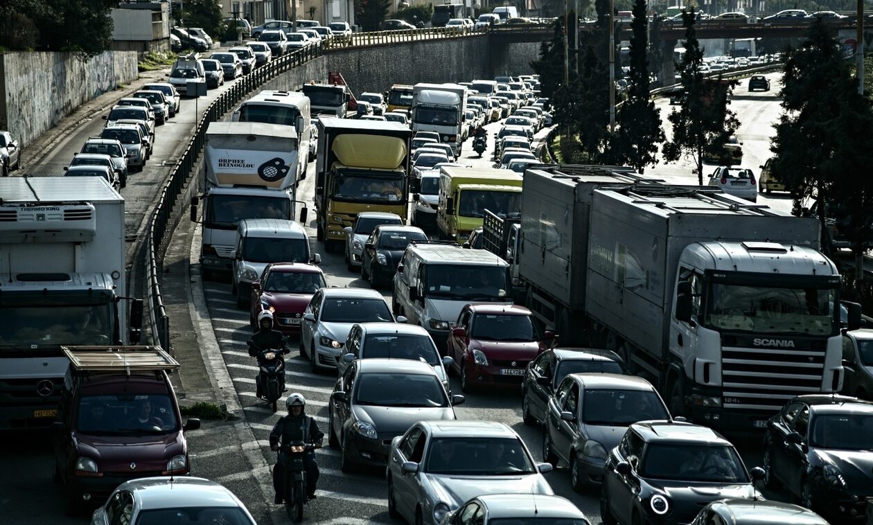 Κίνηση τώρα: Μεγάλες καθυστερήσεις στον Κηφισό – Πού εντοπίζονται προβλήματα