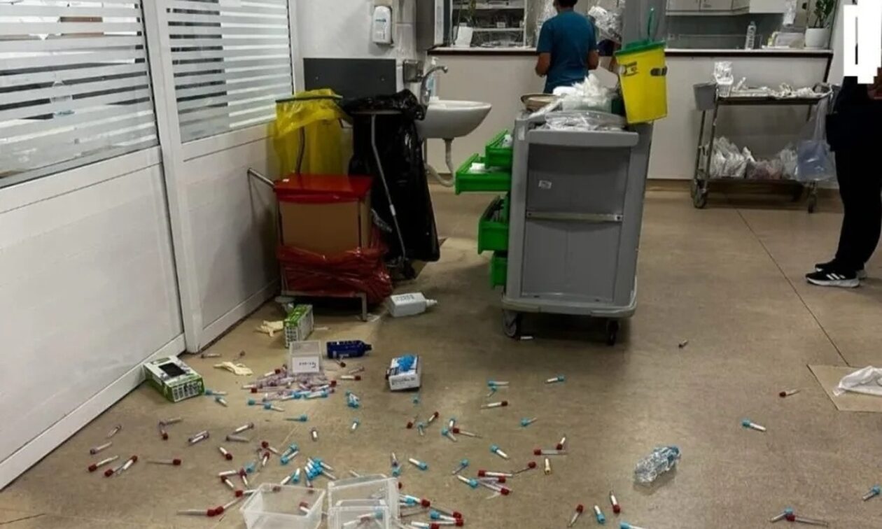 Άνδρας σε αμόκ έκανε «γυαλιά – καρφιά» τα επείγοντα του Νοσοκομείου Αγρινίου