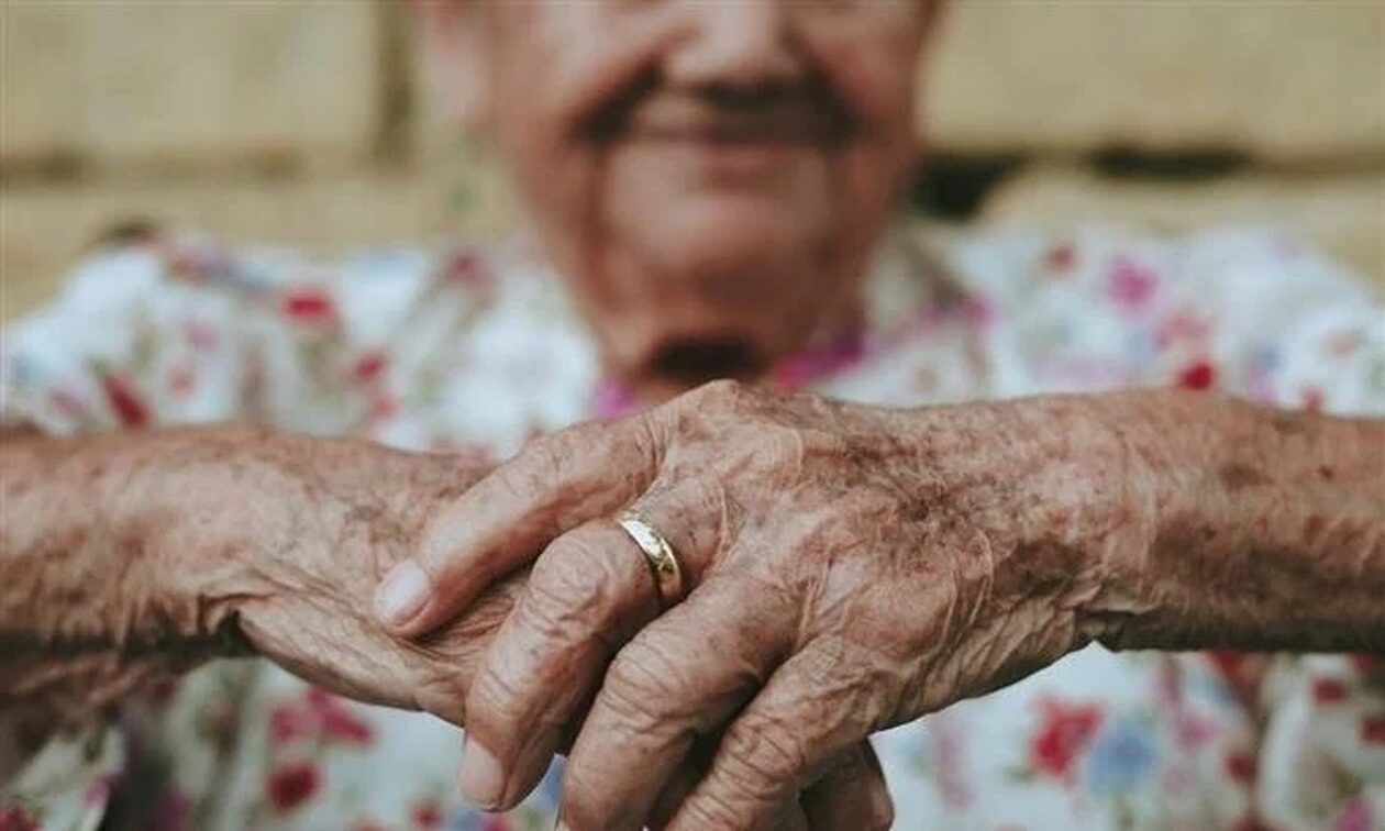 Απίστευτη καταγγελία: «Πέθαναν» ηλικιωμένη, δεν μπορεί να πάρει φάρμακα και της έκοψαν τη σύνταξη