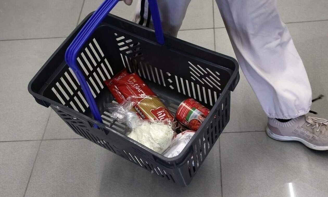 Ακρίβεια: Θεαματική μείωση κατανάλωσης ελαιόλαδου, κρέατος και ψαριού