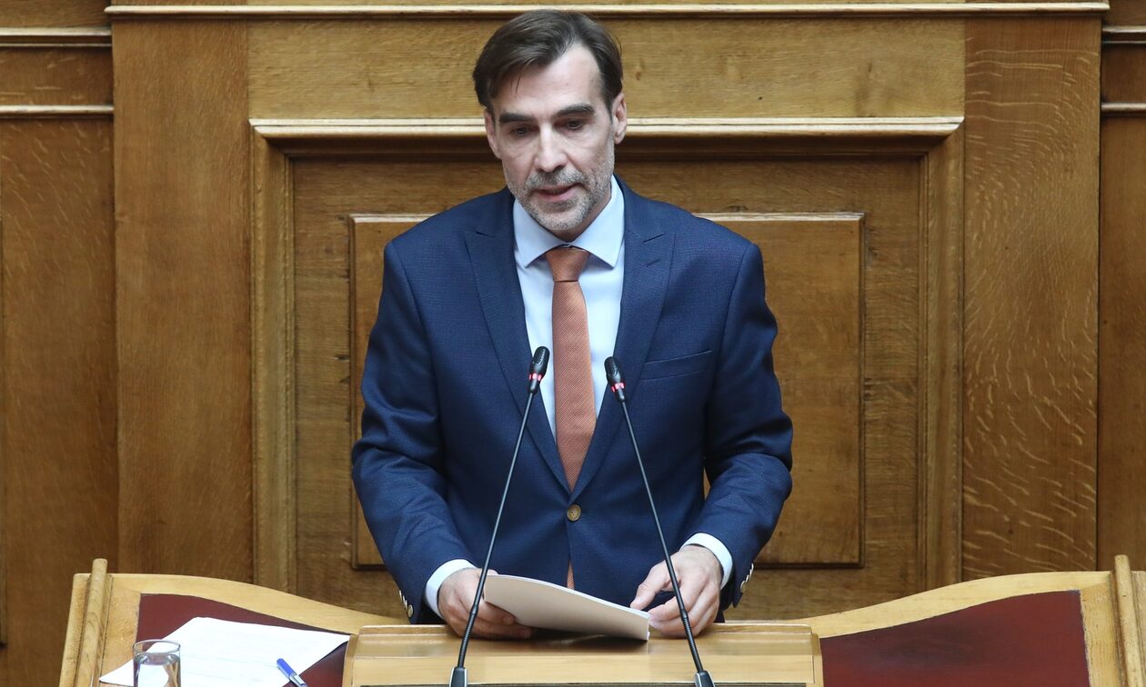 Πλεύση Ελεθερίας: Δεν παραδίδει την έδρα του ο Χουρδάκης