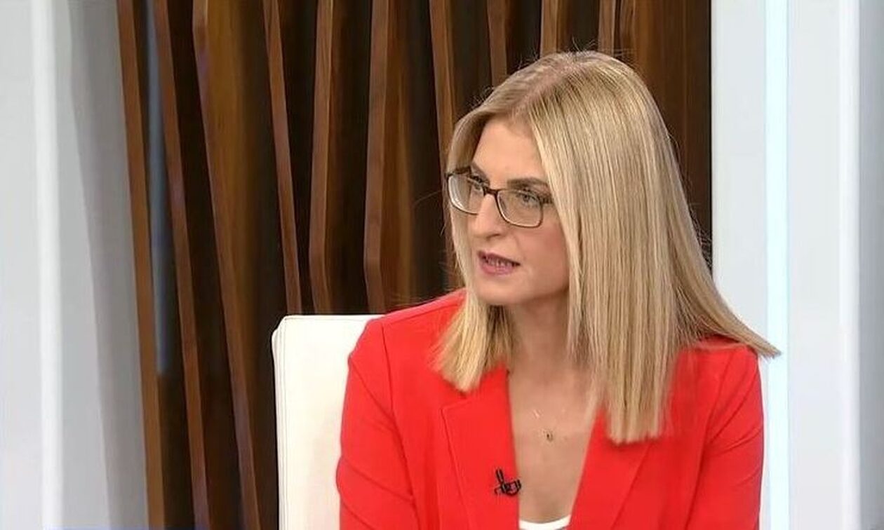 ΣΥΡΙΖΑ: Αυγέρη κατά Λακόπουλου και υπέρ Τζάκρη – «Ο εξόφθαλμος σεξισμός, η χυδαία στοχοποίηση»