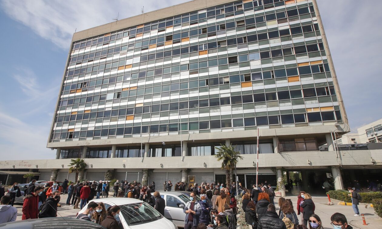 Θεσσαλονίκη: Σύλληψη 28χρονης για τις μολότοφ στο ΑΠΘ