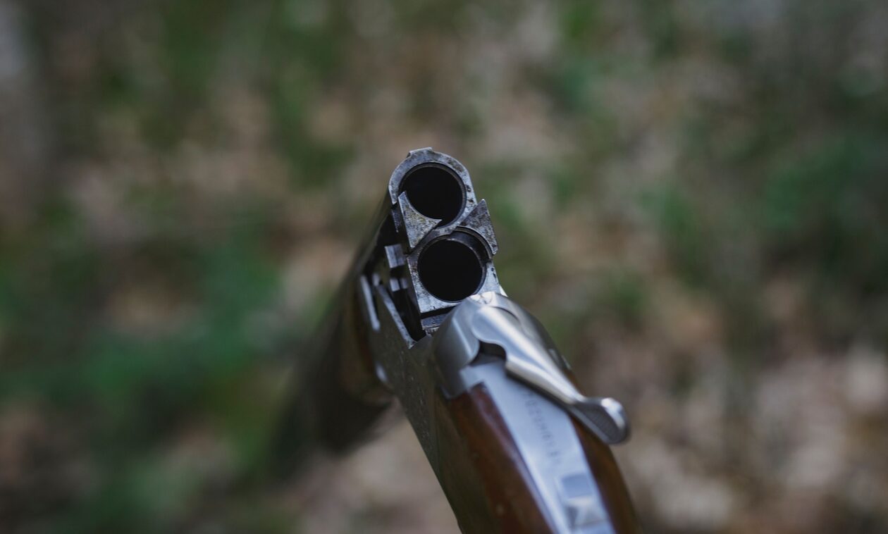 Αχαΐα: Κυνηγός σήκωσε την καραμπίνα του και απείλησε δασοφύλακα ότι θα τον πυροβολήσει!