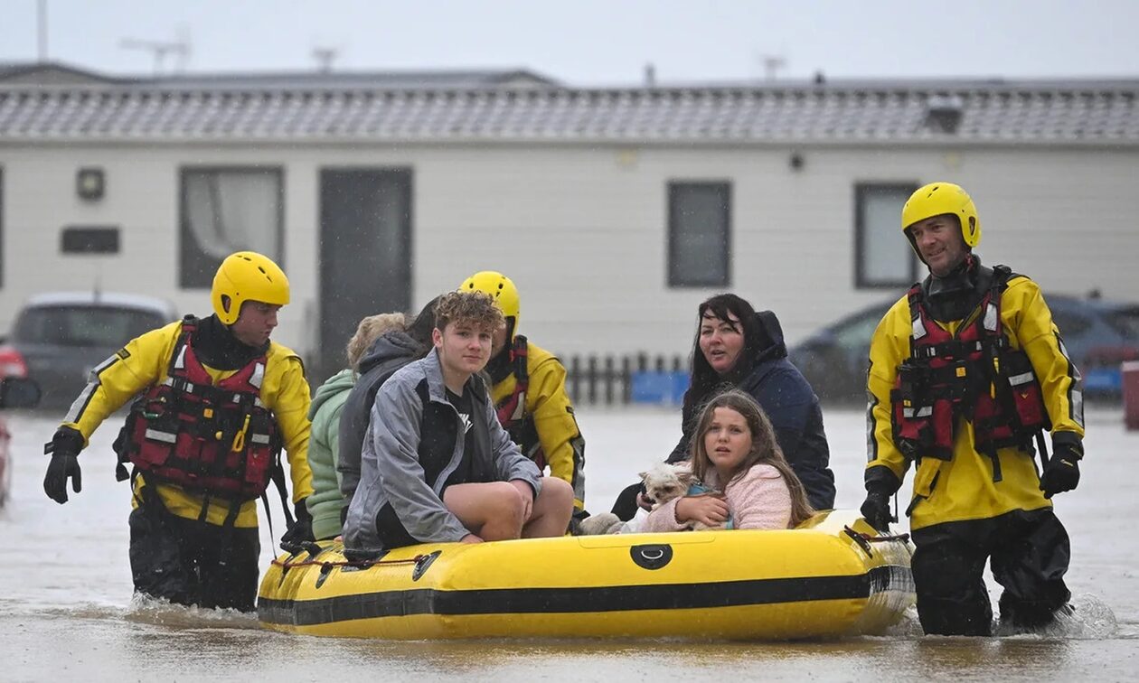 Κακοκαιρία «Κιαράν»: Σαρώνει την Ευρώπη – Προειδοποίηση για κύματα 9 μέτρων στον Ατλαντικό