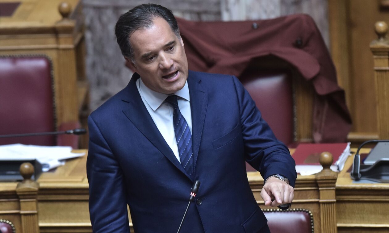 Άδωνις Γεωργιάδης από τη Βουλή: «Συγγνώμη από τους συγγενείς των θυμάτων στα Τέμπη»