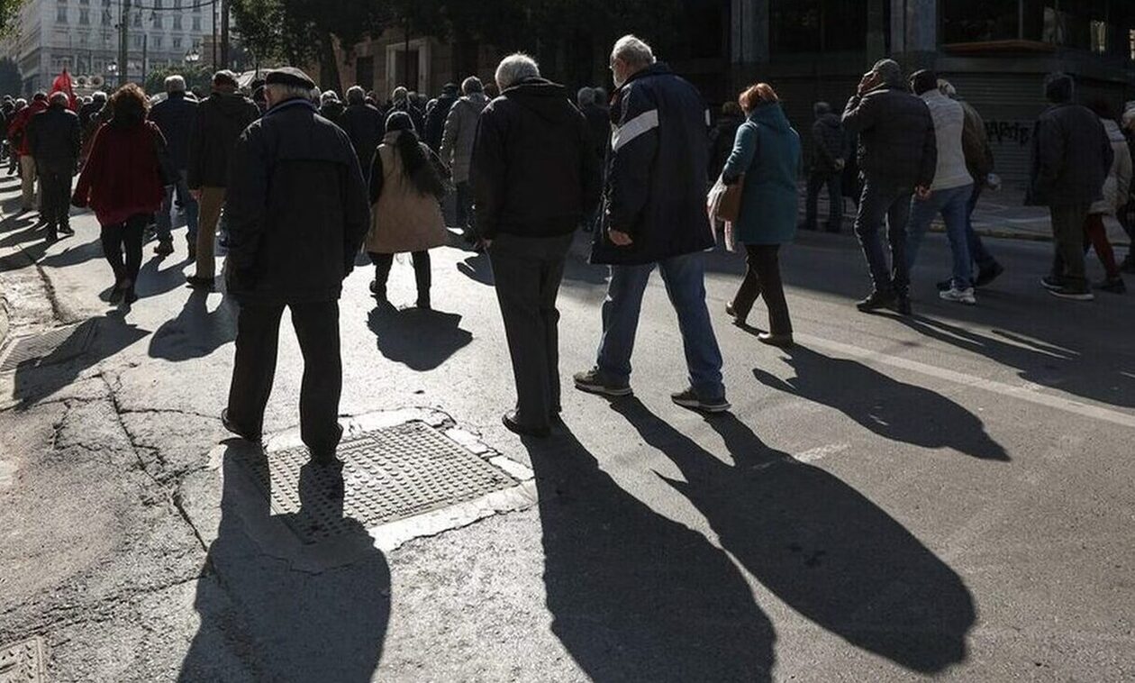 Συντάξεις χηρείας: Αποκαθίστανται αδικίες για 400.000 συνταξιούχους