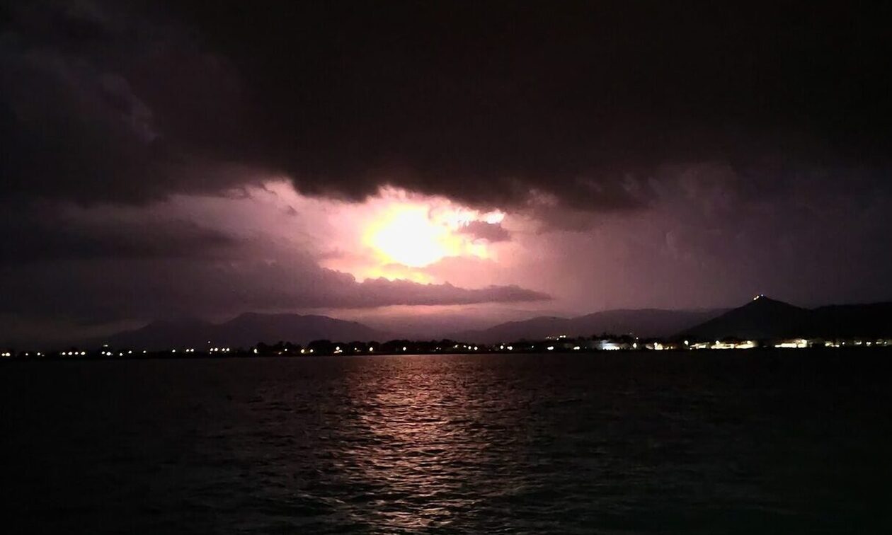 Αργολίδα: Ποτάμια οι δρόμοι, ξεριζώθηκαν δέντρα – Ζημιές στην Αρκαδία