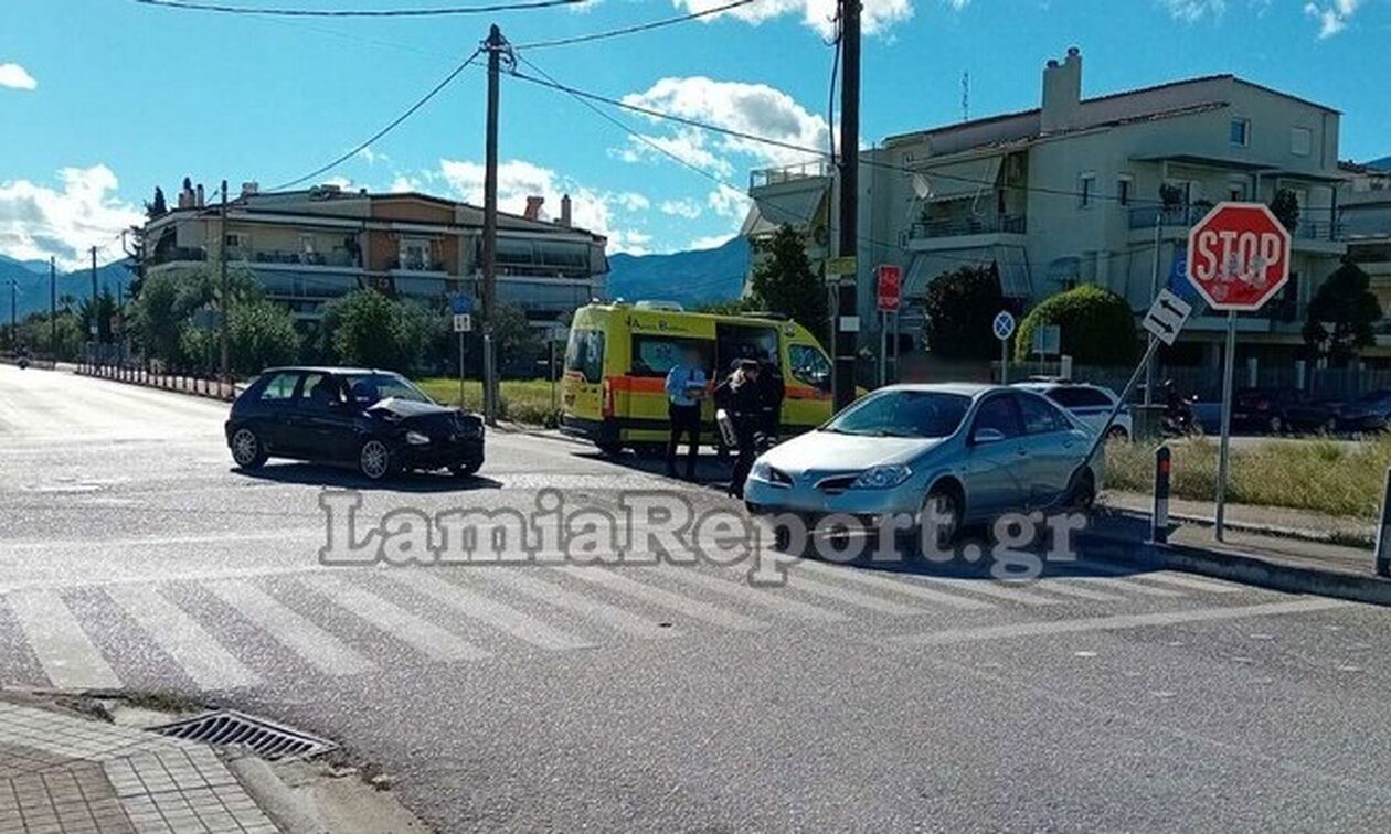 Σφοδρή σύγκρουση δύο ΙΧ στη Λαμία – Ένας τραυματίας