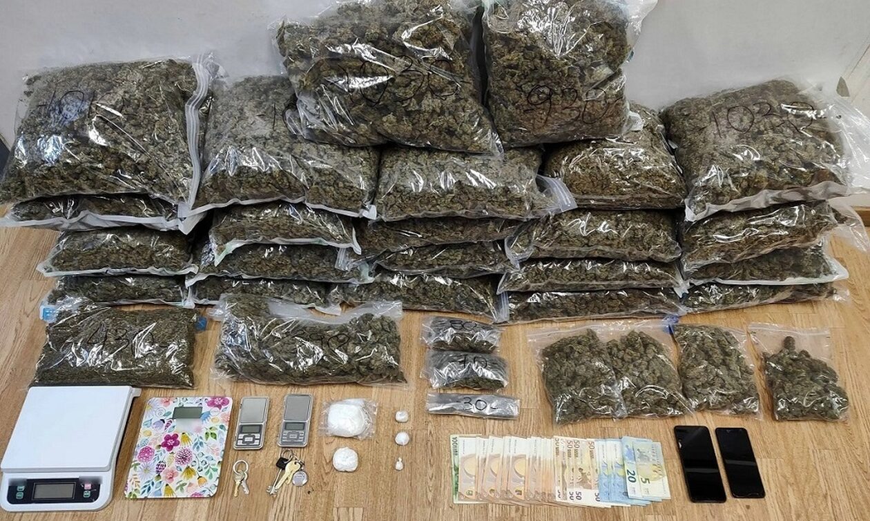 Συνελήφθη 54χρονος διακινητή ναρκωτικών στο κέντρο της Αθήνας – Κατασχέθηκαν 23 κιλά κάνναβης