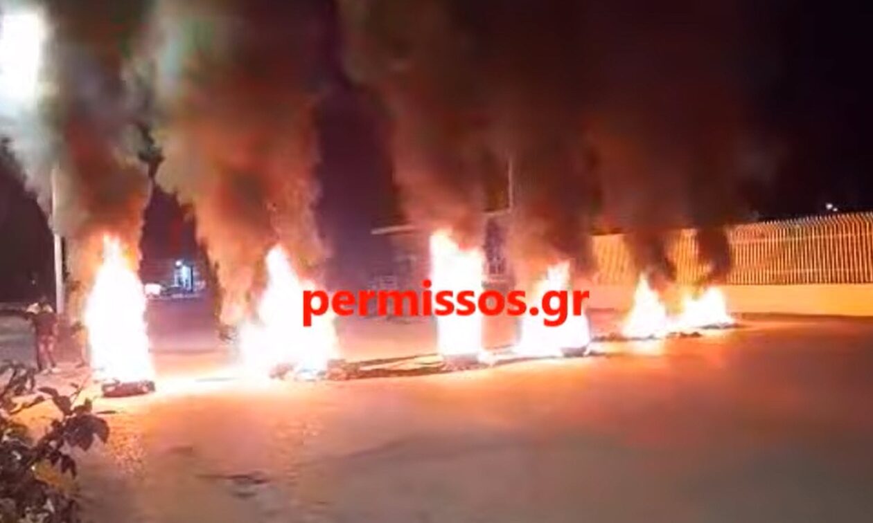 Αποχώρησαν οι Ρομά από την Αλίαρτο: Άνοιξε η Θηβών – Λιβαδειάς