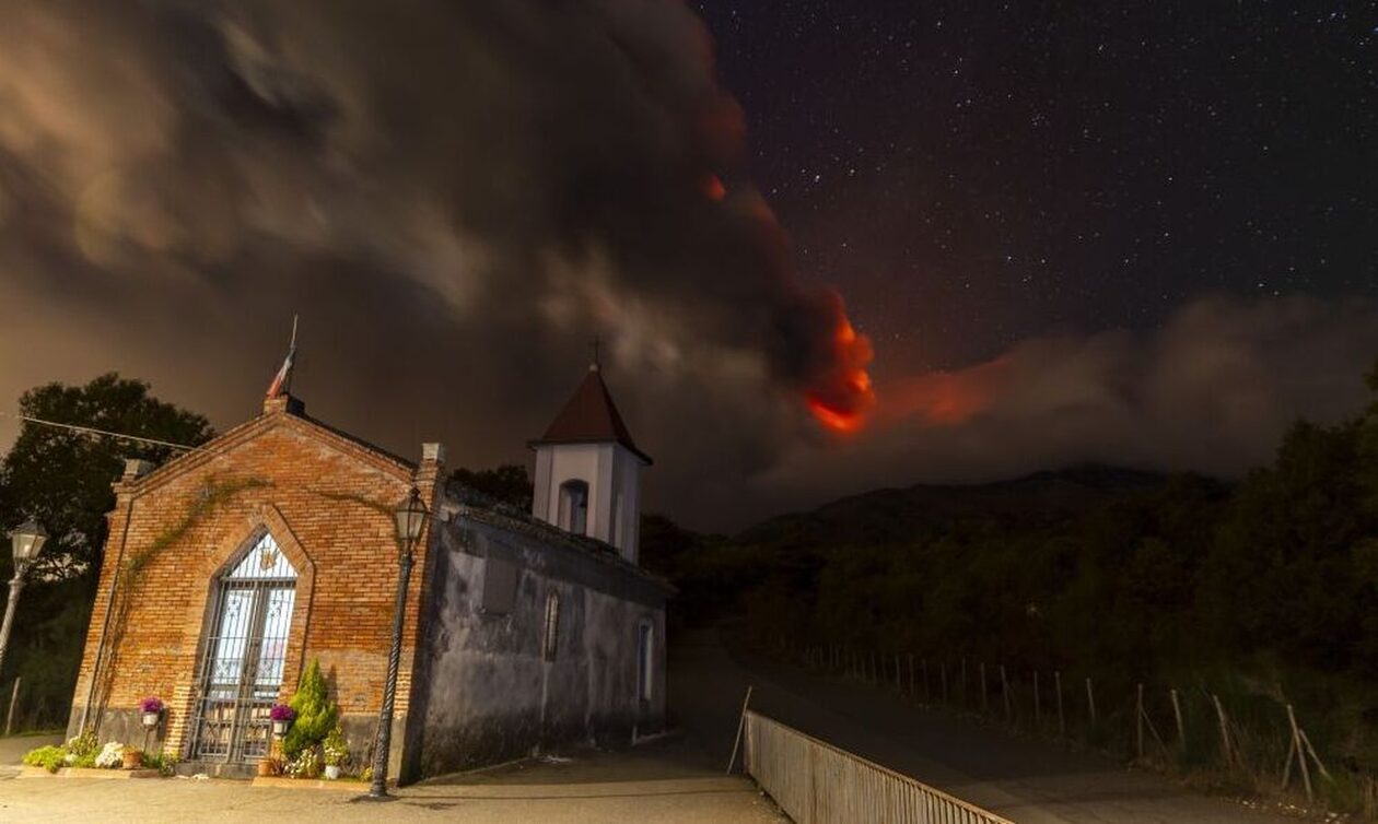 Συναγερμός στην Ιταλία: «Ξύπνησε» η Αίτνα – Φόβοι για μεγάλη έκρηξη (live εικόνα)